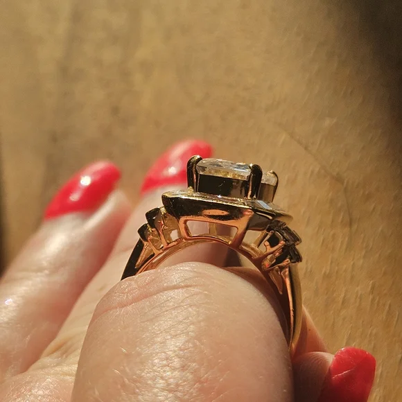 Elegant Gold and Silver Women's Ring - Picture 10 of 14